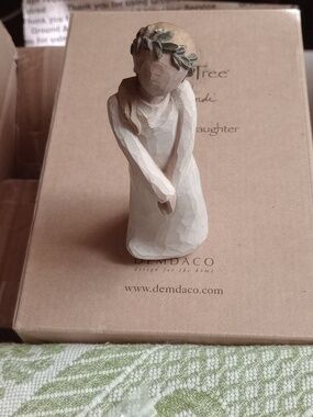 🥰3/$25 NWT WILLOW TREE "Celebrate" Figurine